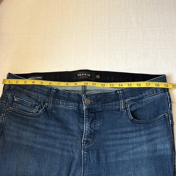 TORRID bombshell skinny jeans, - Picture 5 of 7